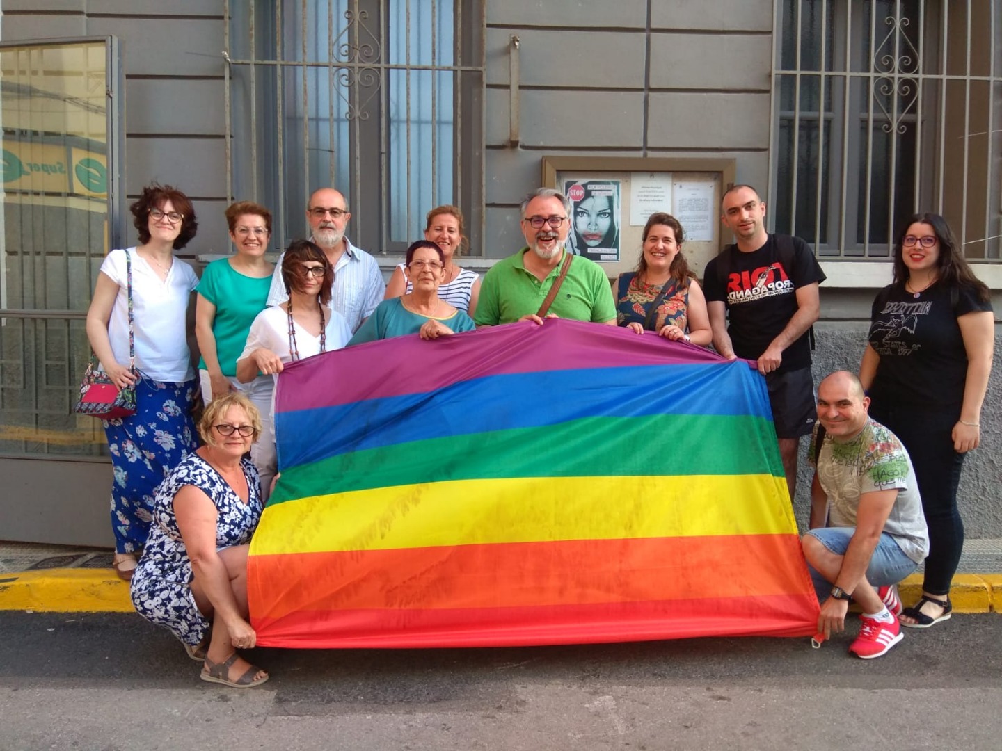 La bandera LGTBI +, en el balcón del Ayuntamiento