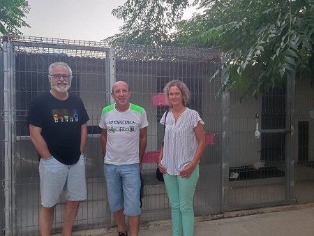 Alcalde i regidora amb el president dels Poets, Jordi Gosàlbez