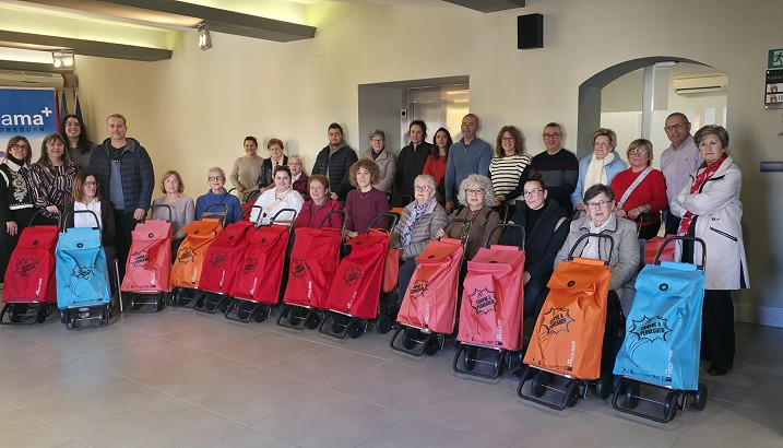 Pedreguer reparteix 25 carros de la compra plens de productes locals en la campanya de Nadal per fomentar el comerç del poble