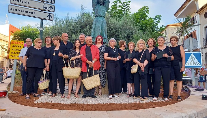 Pedreguer cierra el Homenaje a les Barxeres con la inauguración del monumento de Jere G. Cerveró