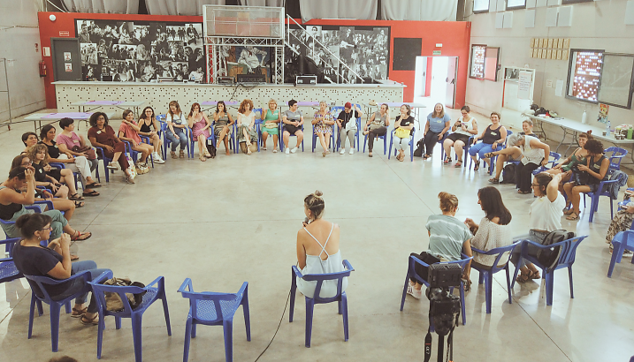 Más de cincuenta mujeres participan en el Segundo Encuentro de Artistas y Creadoras Feministas de la Marina Alta