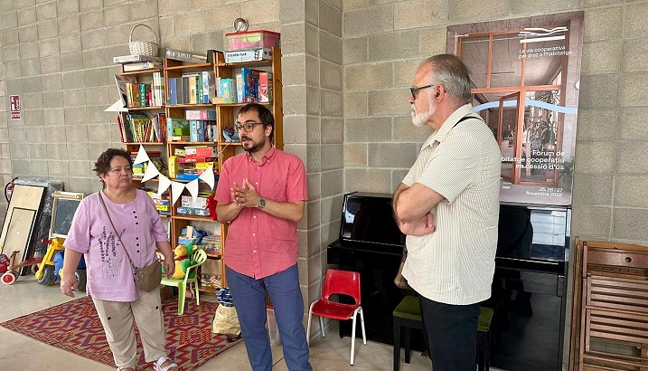 L’alcalde de Pedreguer visita Barcelona per conéixer el projecte d’habitatge cooperatiu La Balma